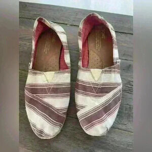 TOMS Classic Shiraz Umbrella Stripe Maroon and White Women's Slip On Shoe Size 9